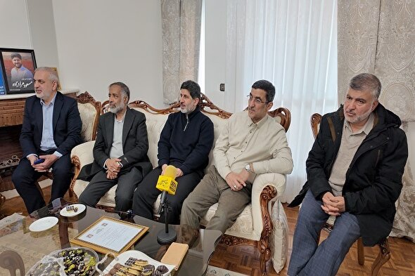 فیلم/دیدار نمایندگان جامعه قرآنی تهران بزرگ با خانواده شهید مسعود مرادزاده