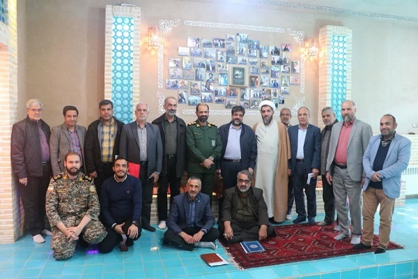 تصاویر/بازدید مسئولین ادارات حفظ آثار دفاع مقدس استان یزد از گنجینه ایثار و شهادت شهرستان اردکان