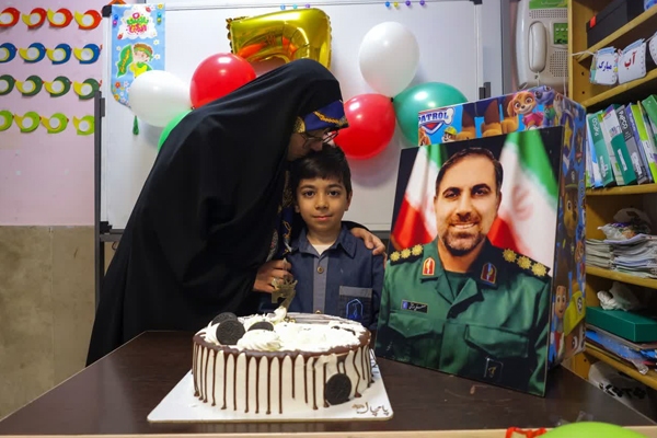 کلاس درسی که بوی ایثار گرفت؛ تولد فرزند شهید مرآتی در مدرسه
