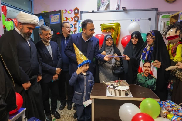 تصاویر/ جشن تولدی آمیخته با افتخار و اشک