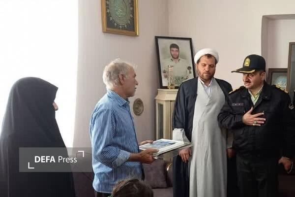 پدران و مادران شهدا سند افتخار ملت ایران هستند پدران و مادران شهدا سند افتخار ملت ایران هستند