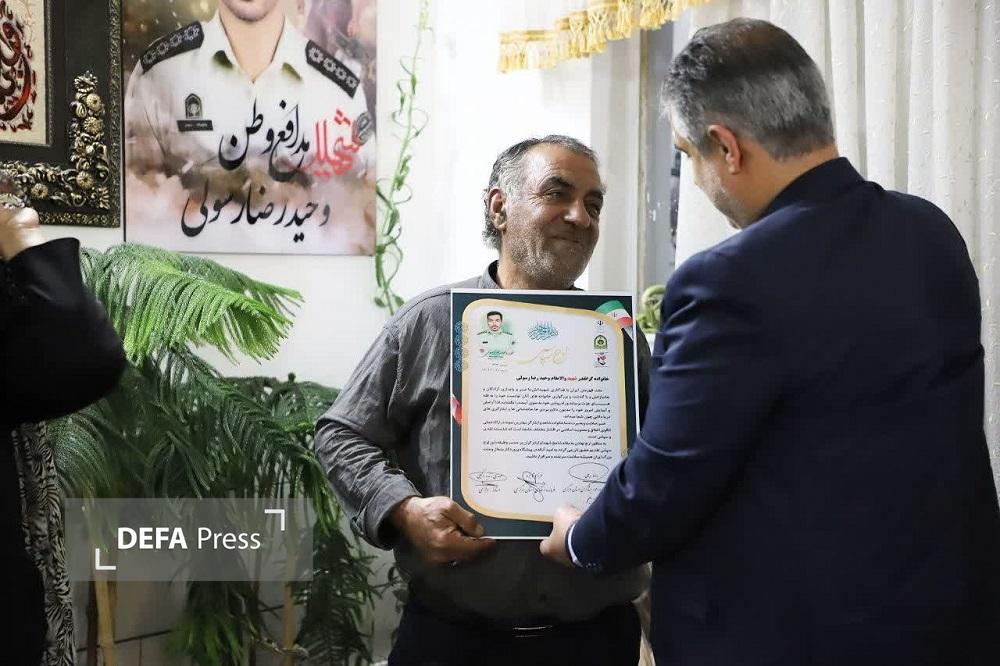 دیدار با خانواده گرانقدر شهید معظم مدافع وطن وحید رضا رسولی+ تصویر دیدار با خانواده گرانقدر شهید معظم مدافع وطن وحید رضا رسولی+ تصویر