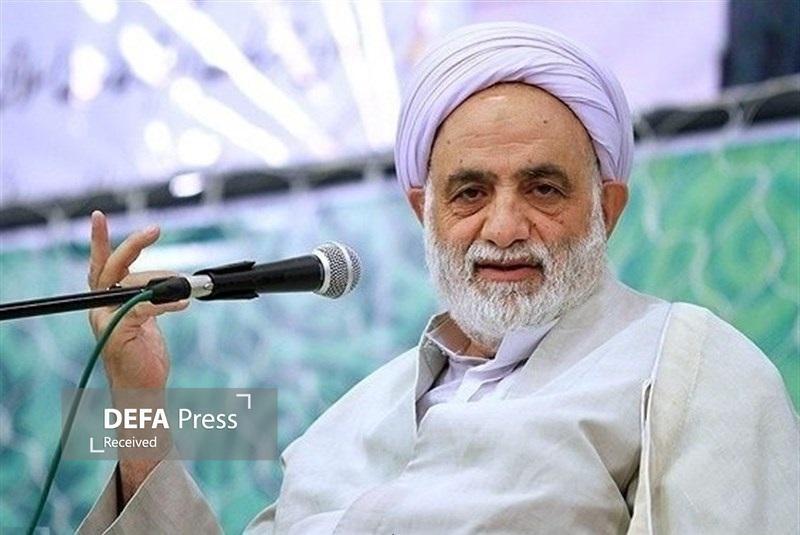 احسان به والدین در همه حال لازم است احسان به والدین در همه حال لازم است