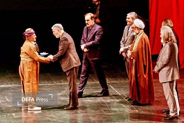 از استاد «شفیع خالدی کیمنهای» در اختتامیه جشنواره موسیقی فجر تجلیل شد از استاد «شفیع خالدی کیمنهای» در اختتامیه جشنواره موسیقی فجر تجلیل شد