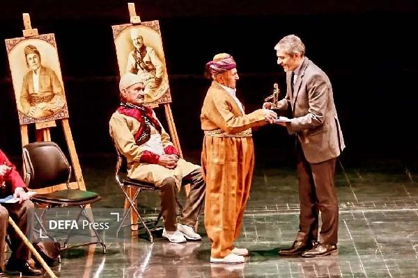 از استاد «شفیع خالدی کیمنهای» در اختتامیه جشنواره موسیقی فجر تجلیل شد از استاد «شفیع خالدی کیمنهای» در اختتامیه جشنواره موسیقی فجر تجلیل شد