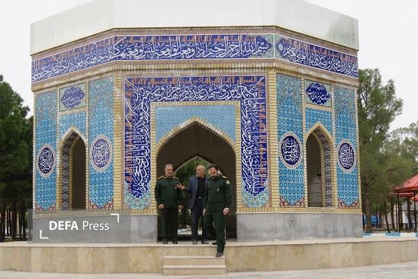 ادای احترام مدیرکل حفظ آثار و نشر ارزش‌های دفاع مقدس و مقاومت خراسان رضوی به شهدای دفاع مقدس شهر رشتخوار+ تصاویر