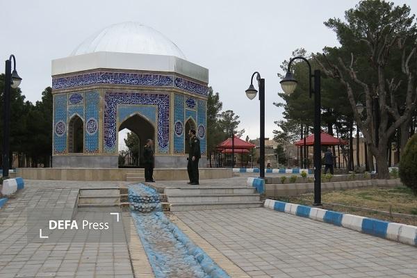 ادای احترام مدیرکل حفظ آثار و نشر ارزش‌های دفاع مقدس و مقاومت خراسان رضوی به شهدای دفاع مقدس شهر رشتخوار+ تصاویر