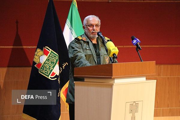 اختتامیه جشنواره‌های شعر و داستان دفاع مقدس در سالن باشگاه میلاد کرج برگزار شد