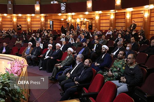 اختتامیه جشنواره‌های شعر و داستان دفاع مقدس در سالن باشگاه میلاد کرج برگزار شد