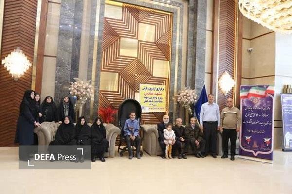 خدمت به والدین شهدا افتخاری الهی است خدمت به والدین شهدا افتخاری الهی است