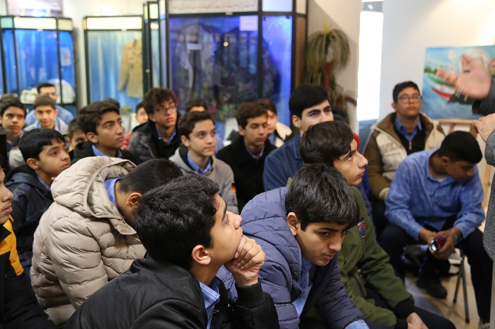 تصاویر/ بازدید دانش آموزان از موزه دفاع مقدس و مقاومت/۵۱