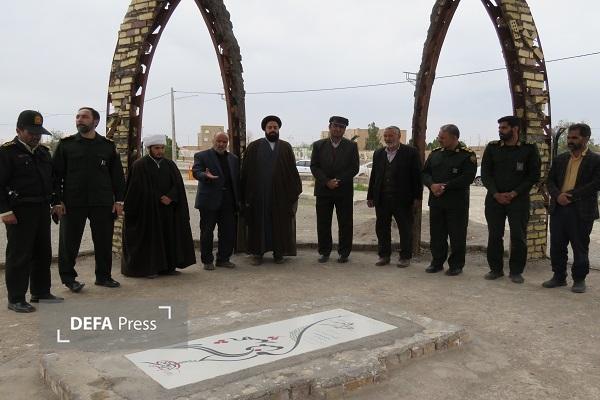 بازدید سرهنگ جوان از یادمان شهید گمنام شهر جنگل+ تصاویر