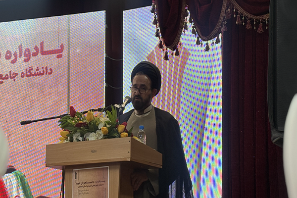 خانواده‌های شهدا افتخار ملت و والاتر از خود شهیدان‌اند