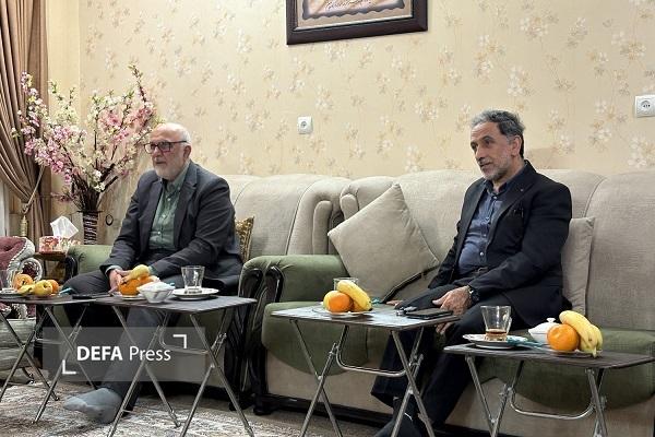 دیدار جمعی از فرماندهان و پیشکسوتان دفاع مقدس با جانباز سرافراز «علی یزدانپناه» دیدار جمعی از فرماندهان و پیشکسوتان دفاع مقدس با جانباز سرافراز «علی یزدانپناه»
