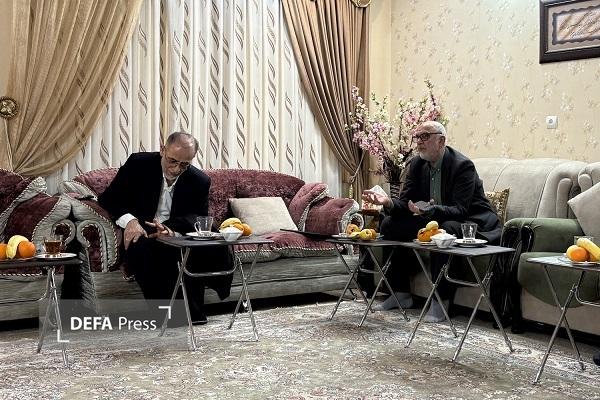 دیدار جمعی از فرماندهان و پیشکسوتان دفاع مقدس با جانباز سرافراز «علی یزدانپناه» دیدار جمعی از فرماندهان و پیشکسوتان دفاع مقدس با جانباز سرافراز «علی یزدانپناه»