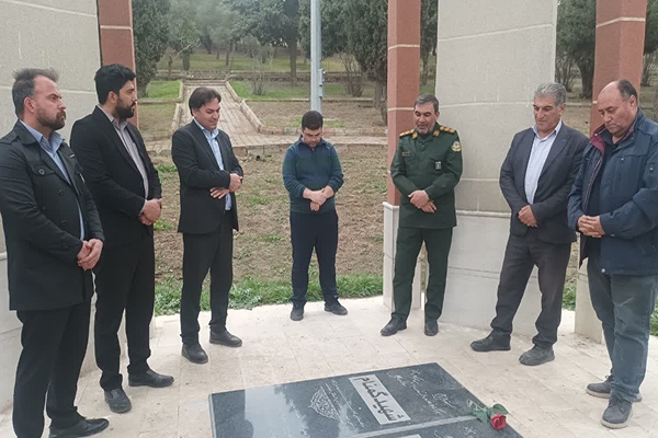 بازدید میدانی مدیرکل حفظ آثار و نشر ارزش‌های دفاع مقدس اردبیل از یادمان شهدای گمنام جعفرآباد
