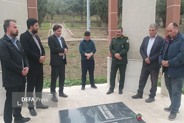 بازدید میدانی مدیرکل حفظ آثار و نشر ارزش‌های دفاع مقدس اردبیل از یادمان شهدای گمنام جعفرآباد