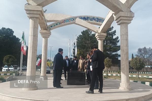 بازدید میدانی مدیرکل حفظ آثار و نشر ارزش‌های دفاع مقدس اردبیل و مقاومت از یادمان شهید گمنام دانشگاه آزاد پارس‌آباد