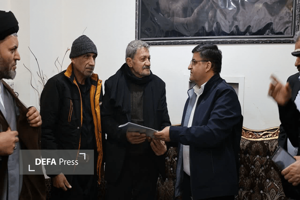 دیدار مسوولان استانی با خانواده شهدای دیماه در چهارمحال و بختیاری دیدار مسوولان استانی با خانواده شهدای دیماه در چهارمحال و بختیاری