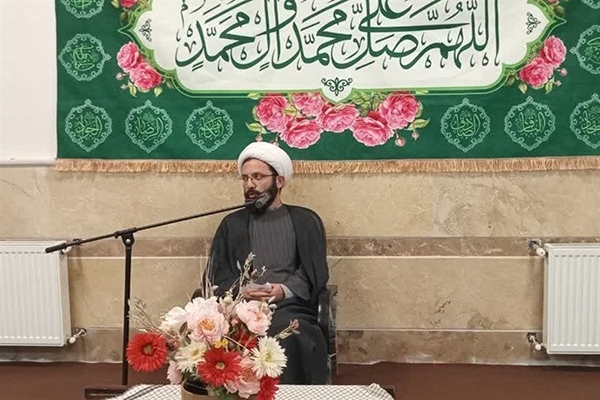 دشمن با تمام تجهیزات برای مقابله با جمهوری اسلامی به میدان آمده است