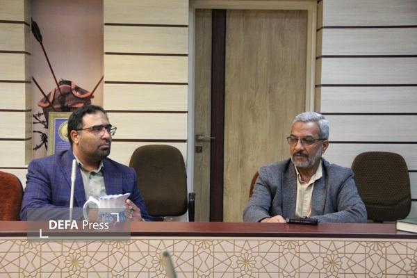 برگزاری جلسه نقد کتاب «رزمنده کوچکتر از اسلحه اش»+تصاویر//// سایز عکس اصلاح شد