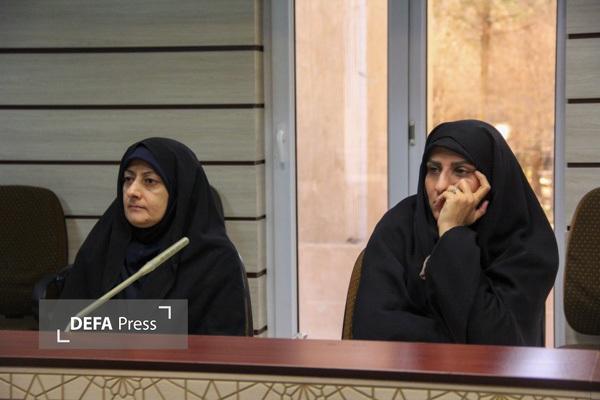 برگزاری جلسه نقد کتاب «رزمنده کوچکتر از اسلحه اش»+تصاویر//// سایز عکس اصلاح شد