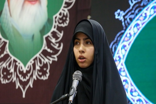 ما خانواده شهدا با امام زمان (عج)، رهبر انقلاب و مردم ایران بیعتی دوباره می‌بندیم