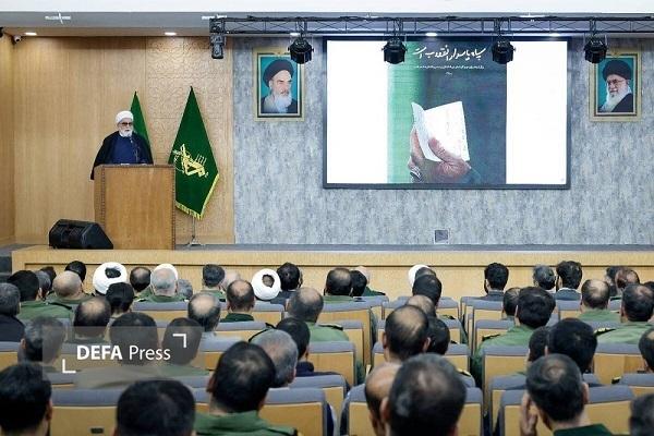 پاسداران، حافظان ارزشهایی هستند که با خون امام حسین(ع) زنده مانده است پاسداران، حافظان ارزشهایی هستند که با خون امام حسین(ع) زنده مانده است