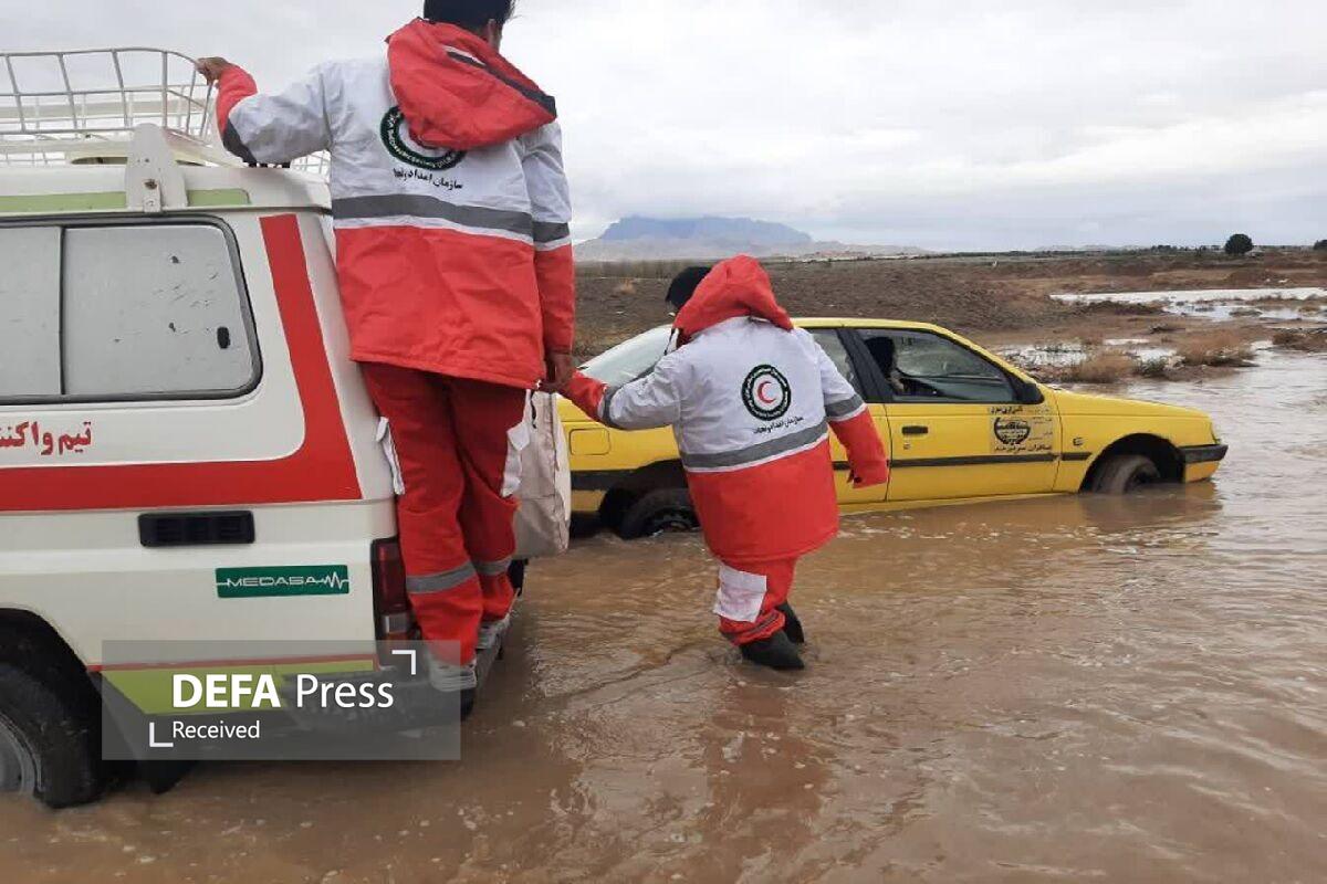 آمادهباش کامل تیمهای عملیاتی جمعیت هلال احمر در ۱۲ استان کشور آمادهباش کامل تیمهای عملیاتی جمعیت هلال احمر در ۱۲ استان کشور