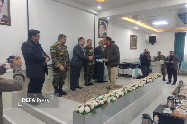 روحیه بالای خانواده شهدا و جانبازان برای همه ما درس و نشاندهنده مسیر مستقیم است. روحیه بالای خانواده شهدا و جانبازان برای همه ما درس و نشاندهنده مسیر مستقیم است.