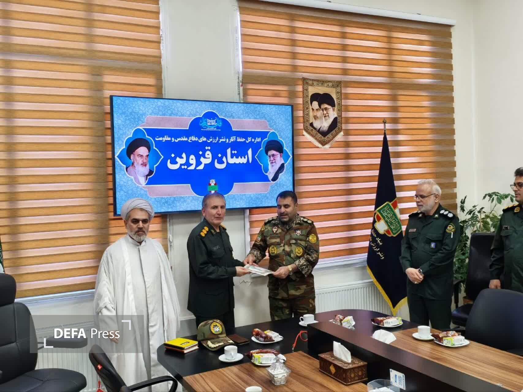 فرمانده تیپ ۱۱۶ ارتش قزوین بر اتحاد نیروهای مسلح و هوشیاری مردم در برابر دشمنان تأکید کرد فرمانده تیپ ۱۱۶ ارتش قزوین بر اتحاد نیروهای مسلح و هوشیاری مردم در برابر دشمنان تأکید کرد