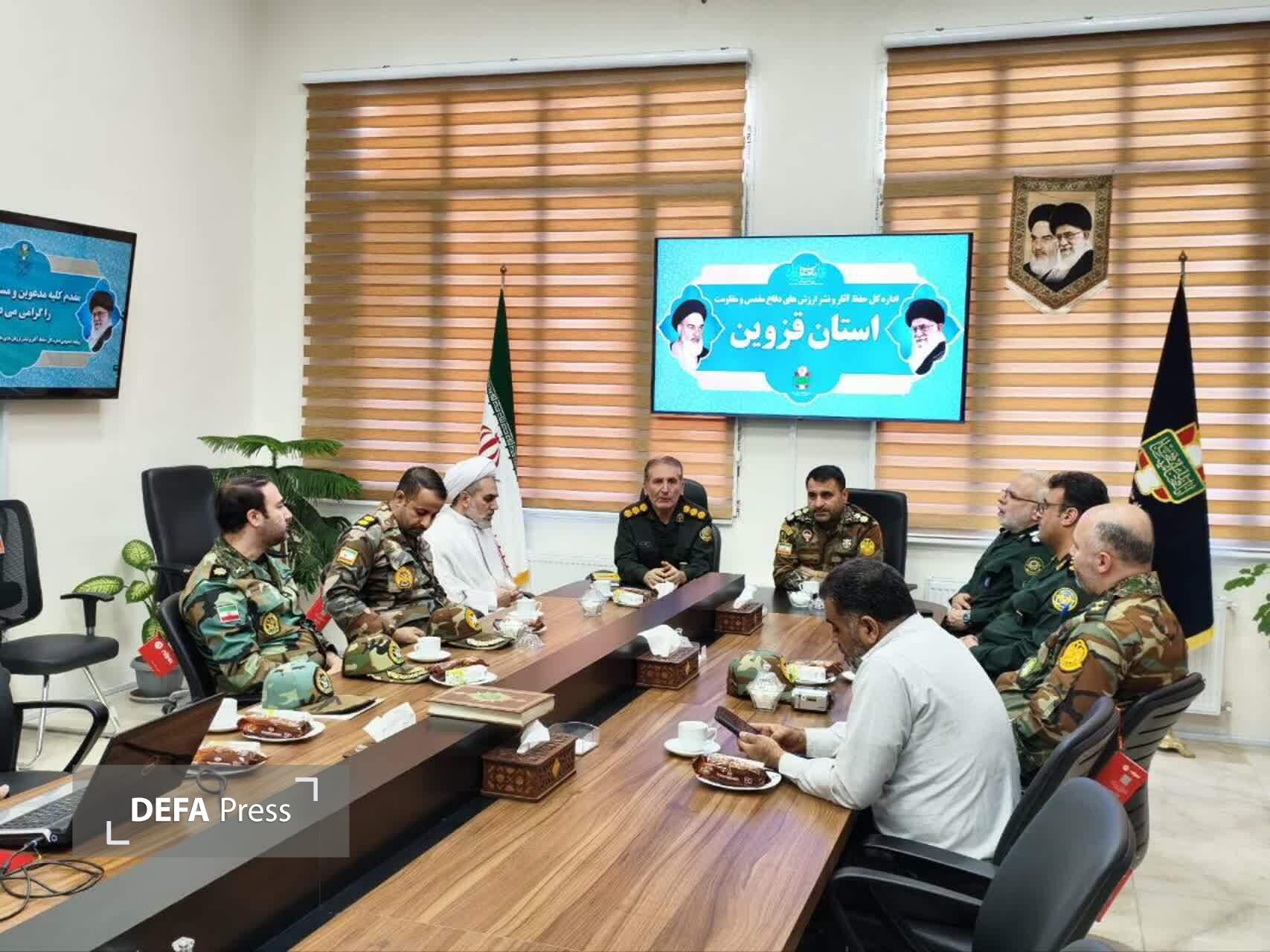 فرمانده تیپ ۱۱۶ ارتش قزوین بر اتحاد نیروهای مسلح و هوشیاری مردم در برابر دشمنان تأکید کرد فرمانده تیپ ۱۱۶ ارتش قزوین بر اتحاد نیروهای مسلح و هوشیاری مردم در برابر دشمنان تأکید کرد