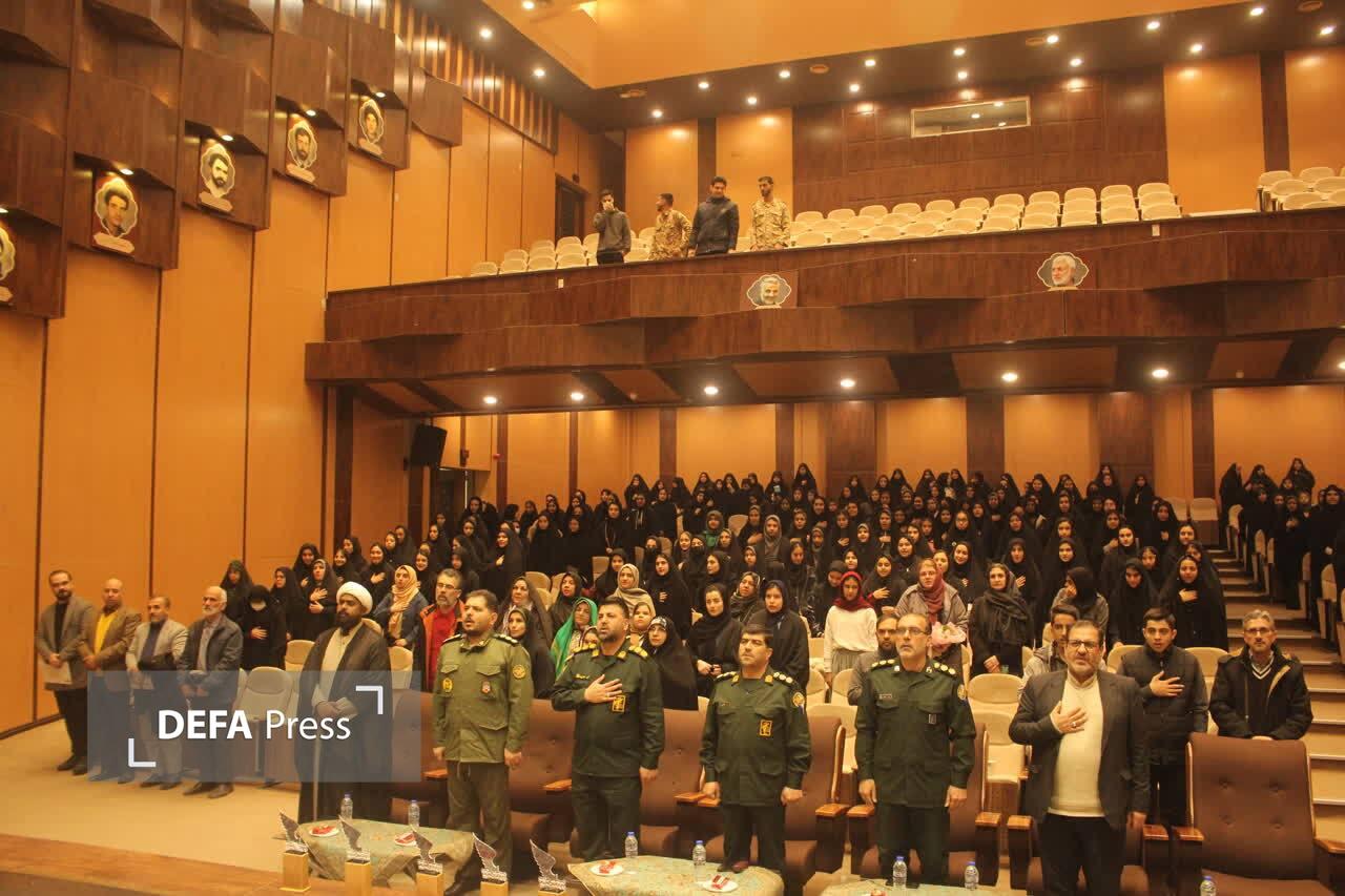 تقدیر از برگزیدگان مرحله استانی چهاردهمین دوره جشنواره داستان کوتاه یوسف در قم تقدیر از برگزیدگان مرحله استانی چهاردهمین دوره جشنواره داستان کوتاه یوسف در قم