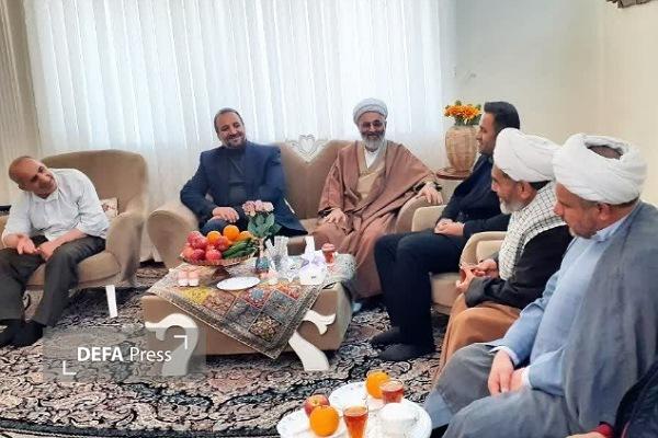 تجلیل مسئولان شهرستان نهاوند از جانبازان ۷۰ درصد + تصاویر