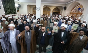 تصاویر/ خروش حوزویان اصفهان در محکومیت اهانت به قرآن و مقدسات اسلامی و حمایت از رهبری