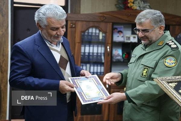 خانواده شهدا و ایثارگران سهامداران اصلی انقلاب اسلامی هستند