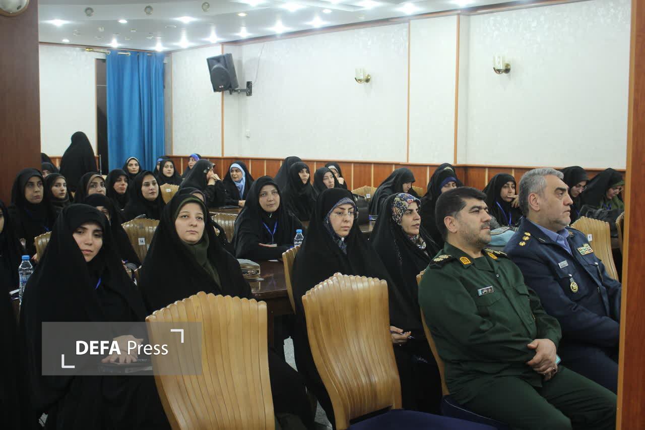 افتتاح دوره بصیرت بانوان شاغل در ادارات کل حفظ آثار و نشر ارزشهای دفاع مقدس افتتاح دوره بصیرت بانوان شاغل در ادارات کل حفظ آثار و نشر ارزشهای دفاع مقدس