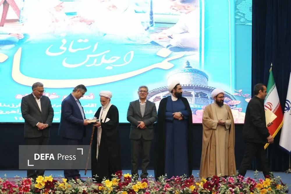 استاندار: اقامه نماز در تمام دستگاه‌های اجرایی استان مرکزی مورد توجه قرار گیرد