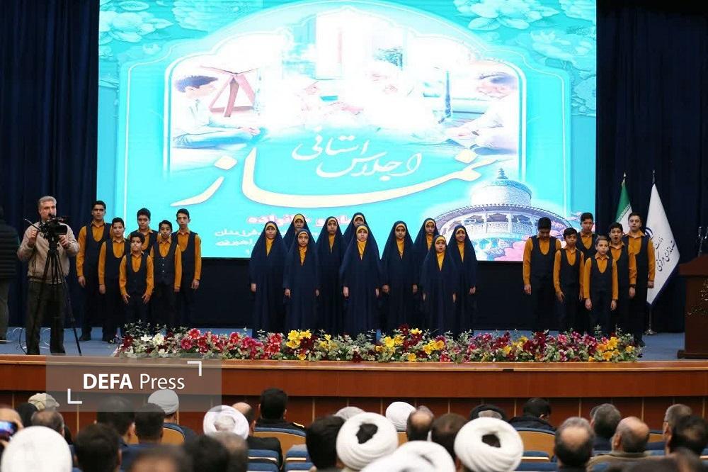 استاندار: اقامه نماز در تمام دستگاه‌های اجرایی استان مرکزی مورد توجه قرار گیرد