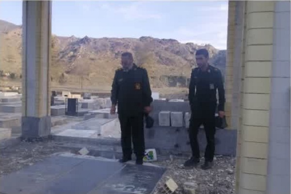 فرمانده ناحیه مقاومت ارزوئیه از حرم شهدای محمدآباد بازدید کرد