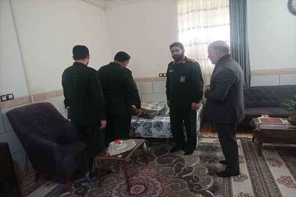 فرمانده سپاه ثارالله کرمان از جانبازان حوادث تروریستی عیادت کرد