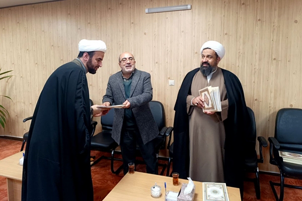 تصاویر/ تجلیل از فعالان اعتکاف نوجوانان در چهارباغ