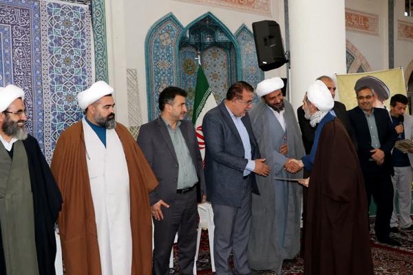 تصاویر/ تجلیل مسئولان نظرآباد از برگزارکنندگان اعتکاف دانش‌آموزی