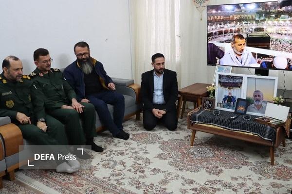 دیدار فرمانده سپاه استان سمنان با خانواده شهیدان امنیت حجت‌الله نصرتی و حسین حمامیان در شاهرود+عکس