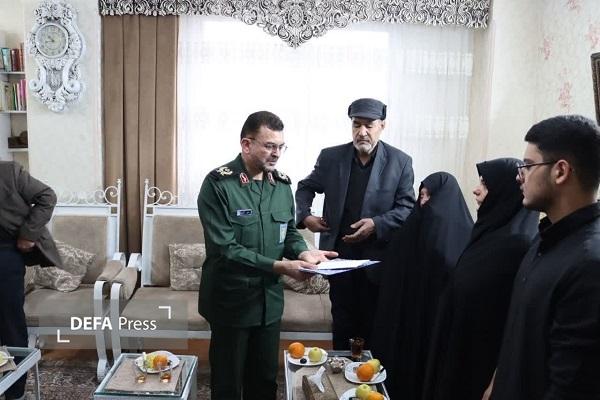 دیدار فرمانده سپاه استان سمنان با خانواده شهیدان امنیت حجت‌الله نصرتی و حسین حمامیان در شاهرود+عکس