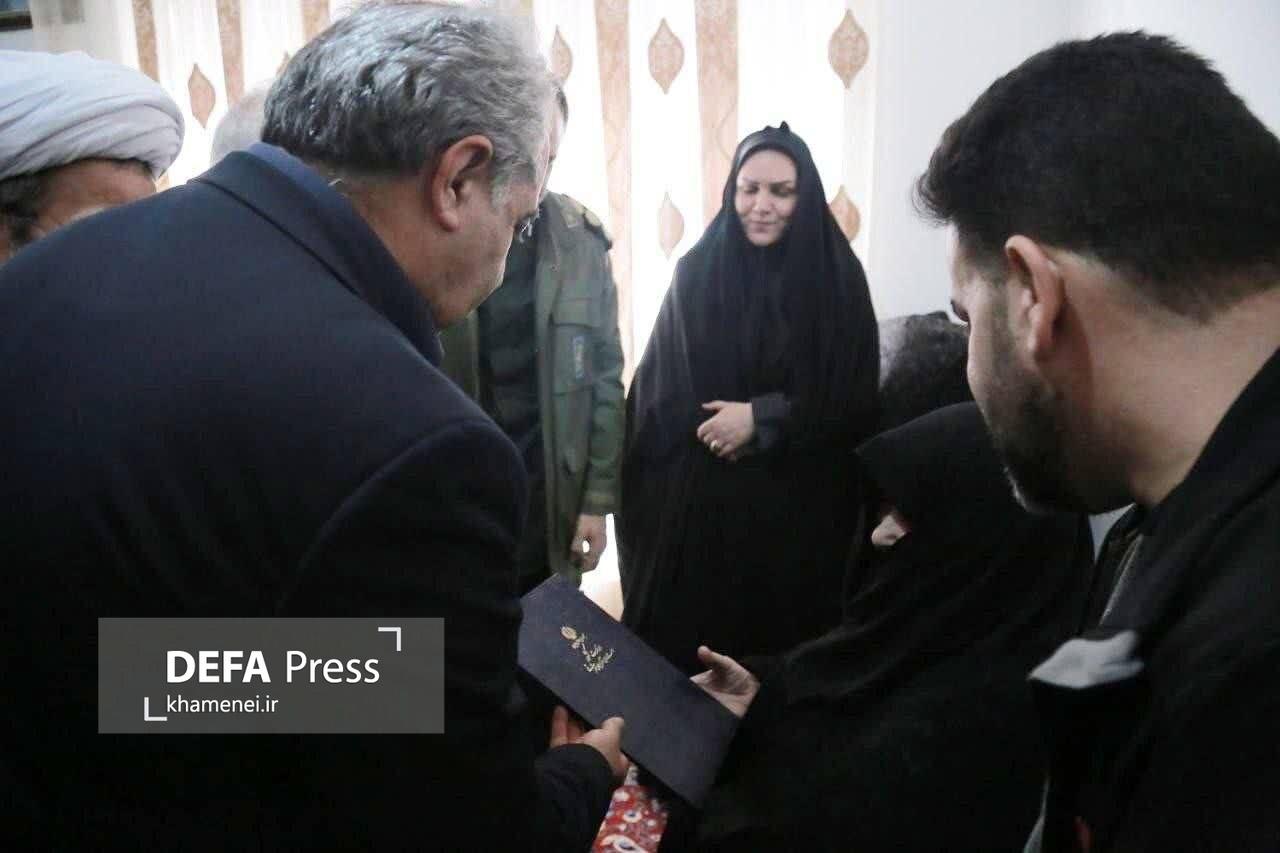 دیدار استاندار آذربایجانشرقی با خانواده شهدا در ملکان دیدار استاندار آذربایجانشرقی با خانواده شهدا در ملکان