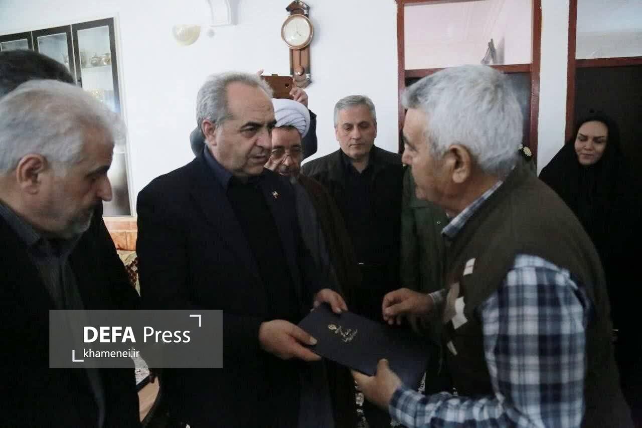 دیدار استاندار آذربایجانشرقی با خانواده شهدا در ملکان دیدار استاندار آذربایجانشرقی با خانواده شهدا در ملکان