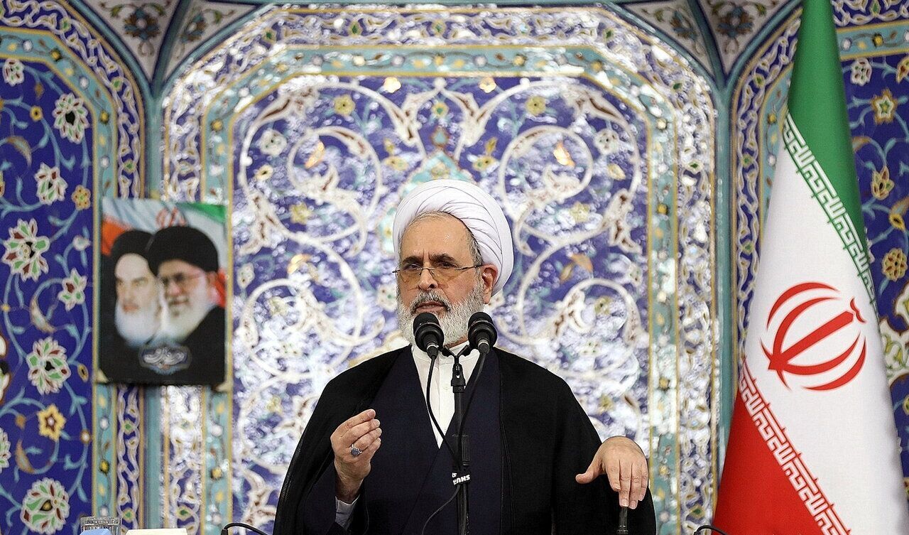 آیت الله اعرافی: ترس از دشمن بزرگترین خطر‌ها را متوجه امت اسلام می‌کند