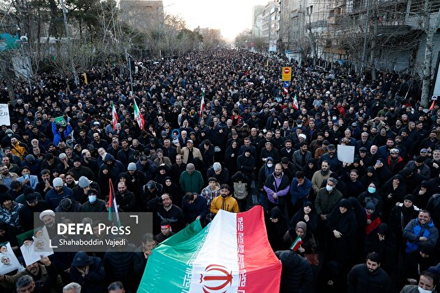 حضور مردم سوگوار تهران در پی شهادت امام خامنه ای (ره)