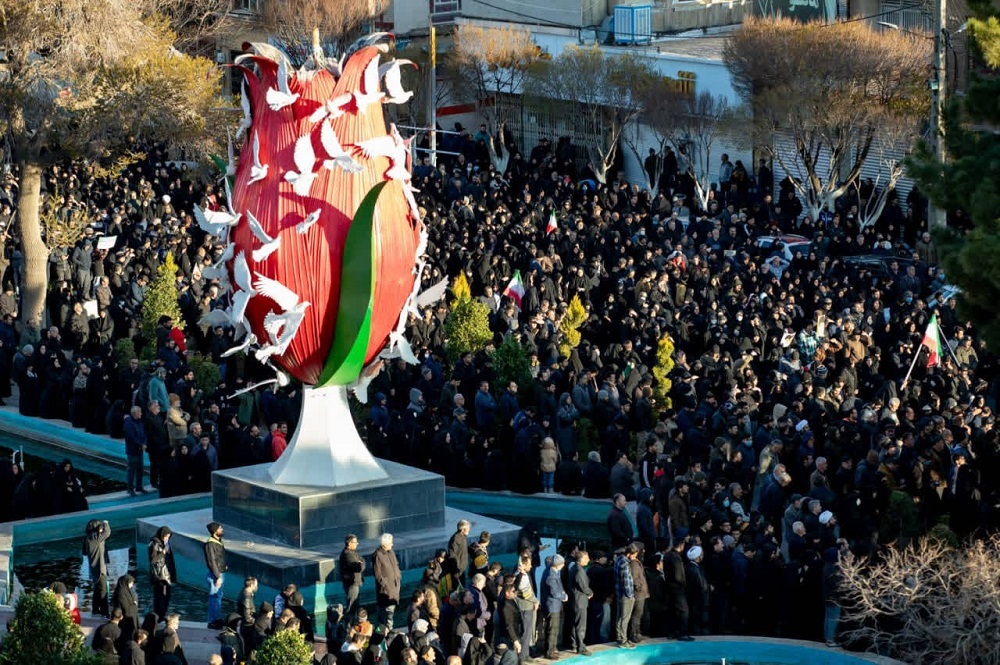 تصاویر/ اجتماع مردم اراک در سوگ رهبر شهید انقلاب